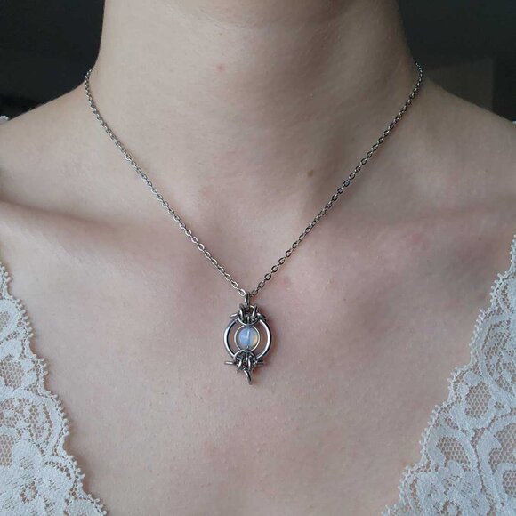 Vintage Whimsical Medieval Fairy Opalite silver chainmail pendant necklace - Picture 2 of 9